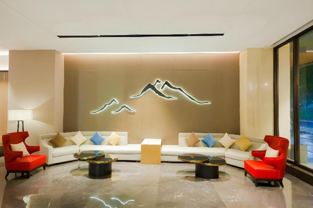 Echeng Hotel Hezhou Shizheng Square Wuzhou ภายนอก รูปภาพ